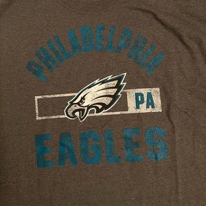 Gray and green Philadelphia Eagles t-shirt